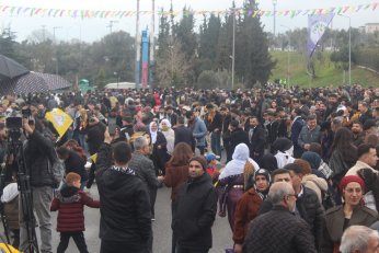 DEM'in Özgürlük “Newroz”unda  renk yasağı ve sekiz gözaltı