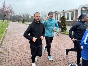 Bayramlaşmaya da koşa koşa