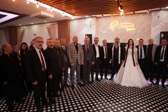 Eğitimciler düğünde “yoklama” aldı