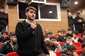 Söz Gençlik’te koyu sohbetler