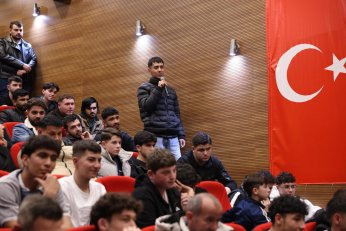 Söz Gençlik’te koyu sohbetler