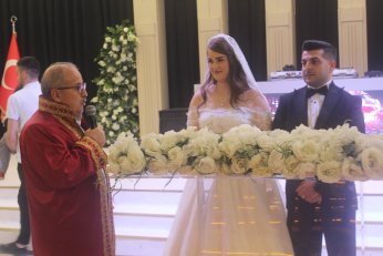 Kendi kendisine, ‘Evleneceğim kişi’ demişti. Evlendi 