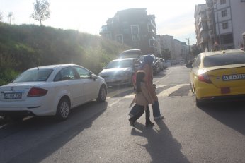 Alışan’da veliler kaldırıma duba istiyor 