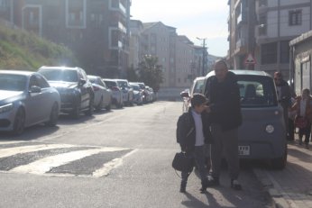 Alışan’da veliler kaldırıma duba istiyor 