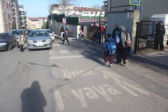 Alışan’da veliler kaldırıma duba istiyor 