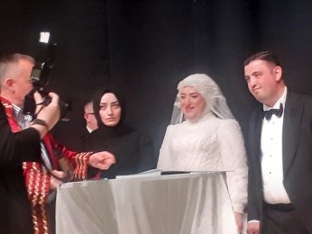 Avaz avaz bağırdı: Sonsuza kadar evet