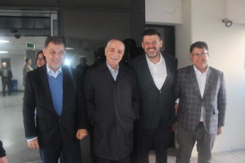 Avaz avaz bağırdı: Sonsuza kadar evet