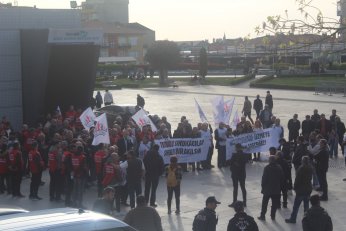 Ülkeyi holdinglere teslim etmeyeceğiz