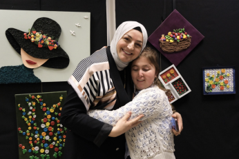 Parmaklarıyla beynin görme merkezini kullandı