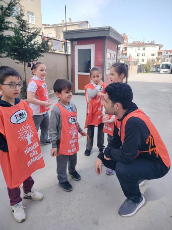 TEMA bu sefer Atatürk İlkokulunu ağaçlandırdı
