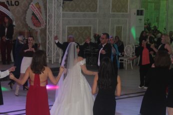 Neslihan ile Dolunay Çekmece’de imzalayacak