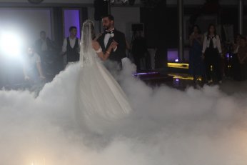 Dünya evine kınayı soğutmadan girdiler 