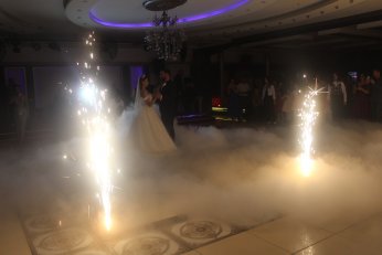 Dünya evine kınayı soğutmadan girdiler 
