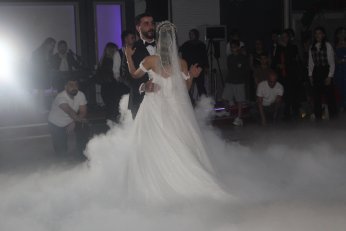 Dünya evine kınayı soğutmadan girdiler 