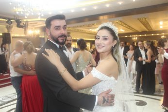 Dünya evine kınayı soğutmadan girdiler 
