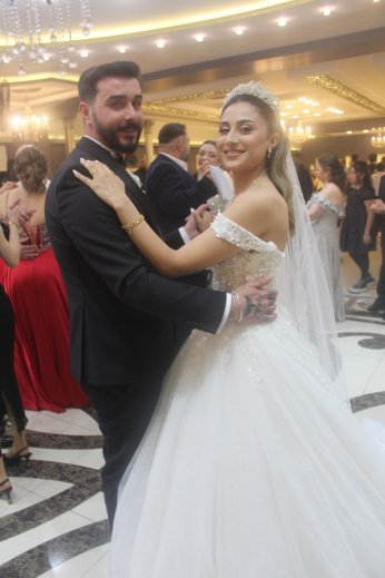 Dünya evine kınayı soğutmadan girdiler 