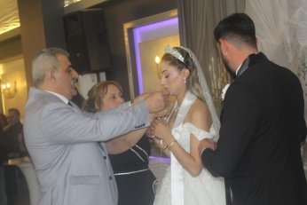 Dünya evine kınayı soğutmadan girdiler 