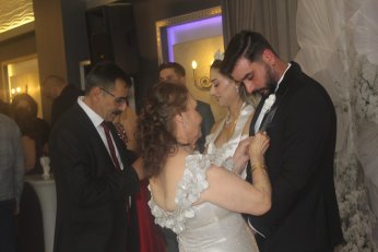 Dünya evine kınayı soğutmadan girdiler 