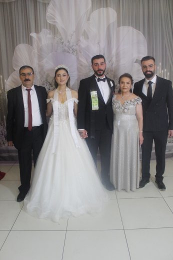 Dünya evine kınayı soğutmadan girdiler 