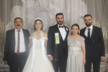 Dünya evine kınayı soğutmadan girdiler 