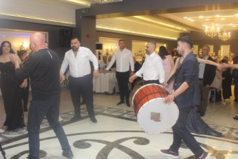 Dünya evine kınayı soğutmadan girdiler 