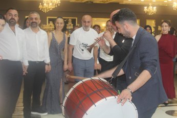 Dünya evine kınayı soğutmadan girdiler 