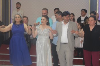 Dünya evine kınayı soğutmadan girdiler 