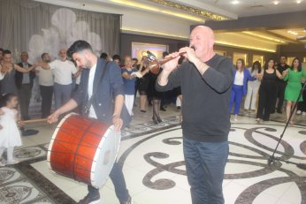 Dünya evine kınayı soğutmadan girdiler 