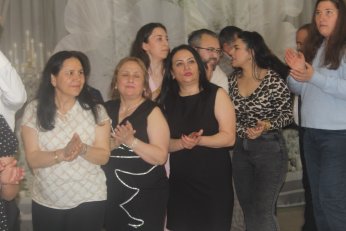 Dünya evine kınayı soğutmadan girdiler 