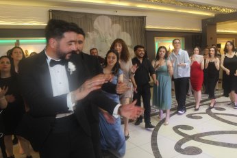 Dünya evine kınayı soğutmadan girdiler 