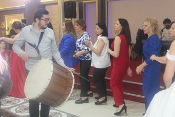 Dünya evine kınayı soğutmadan girdiler 