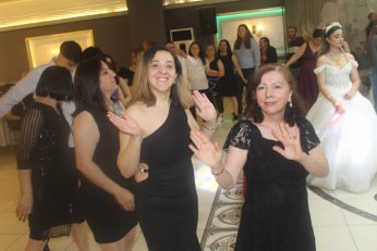 Dünya evine kınayı soğutmadan girdiler 