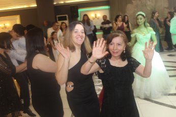 Dünya evine kınayı soğutmadan girdiler 