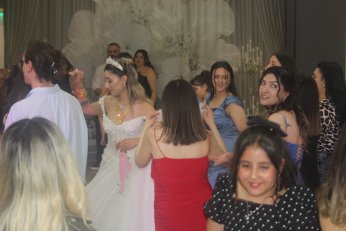 Dünya evine kınayı soğutmadan girdiler 