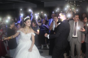 Dünya evine kınayı soğutmadan girdiler 