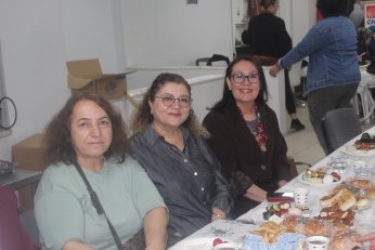 Huzurlu ülkenin yolu mutlu annelerden geçer 