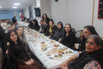 Huzurlu ülkenin yolu mutlu annelerden geçer 