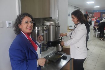 Huzurlu ülkenin yolu mutlu annelerden geçer 