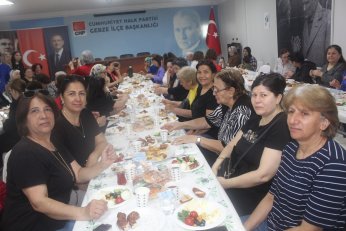 Huzurlu ülkenin yolu mutlu annelerden geçer 