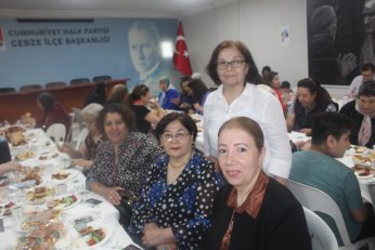 Huzurlu ülkenin yolu mutlu annelerden geçer 