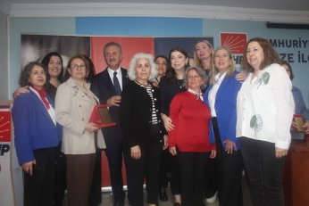 Huzurlu ülkenin yolu mutlu annelerden geçer 