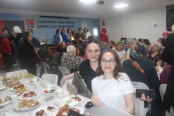 Huzurlu ülkenin yolu mutlu annelerden geçer 