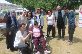 Ön yargıları sevgiyle yıkıyorlar 