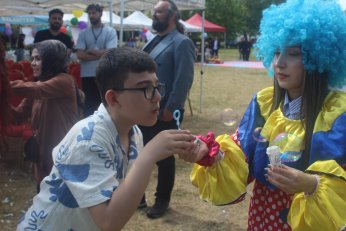 Festivalde ders. Derste festival