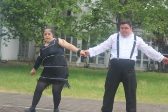Festivalde ders. Derste festival