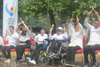 Festivalde ders. Derste festival