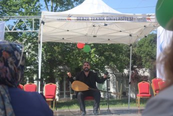 Festivalde ders. Derste festival