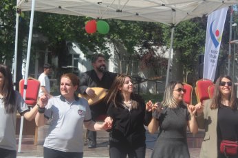 Festivalde ders. Derste festival