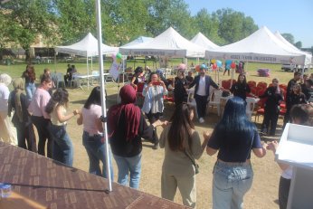 Festivalde ders. Derste festival