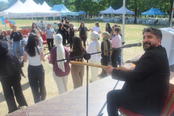 Festivalde ders. Derste festival